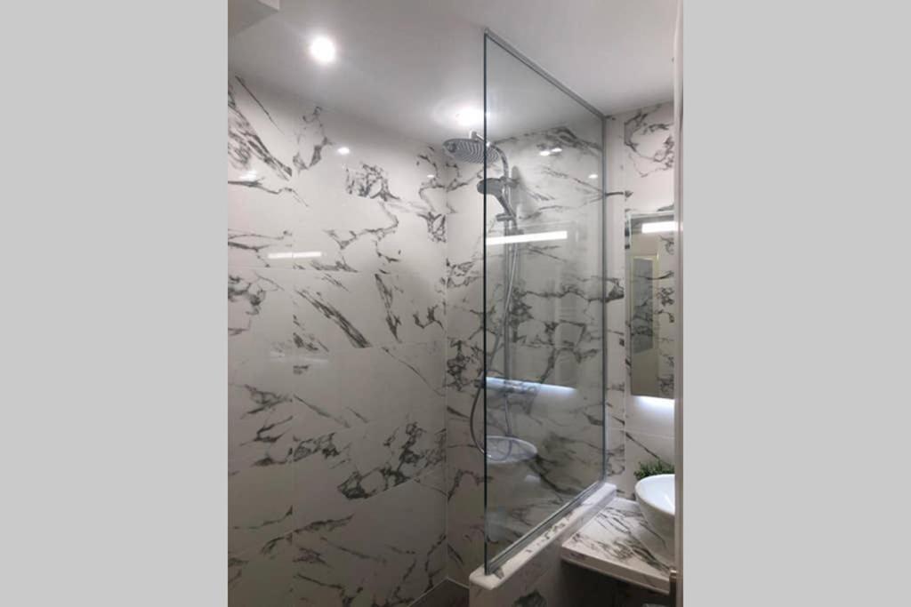 Fruitiers1 Apartment Сен Дени Екстериор снимка